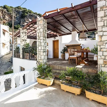 The Bridge House * Σπήλι